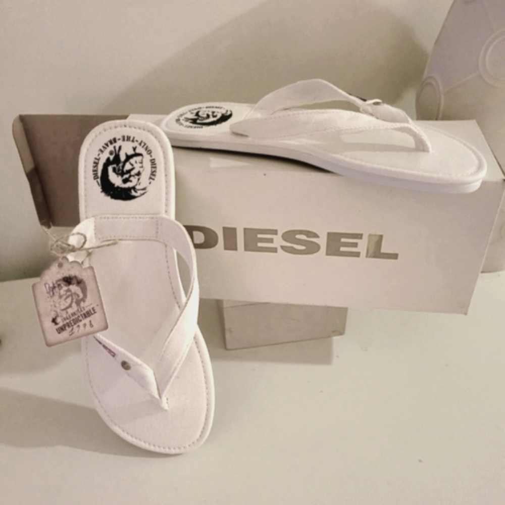 DIESEL MENS WHITE FABRIC FLIP FLOPS.  EU 41  US 8 1/5 NWT